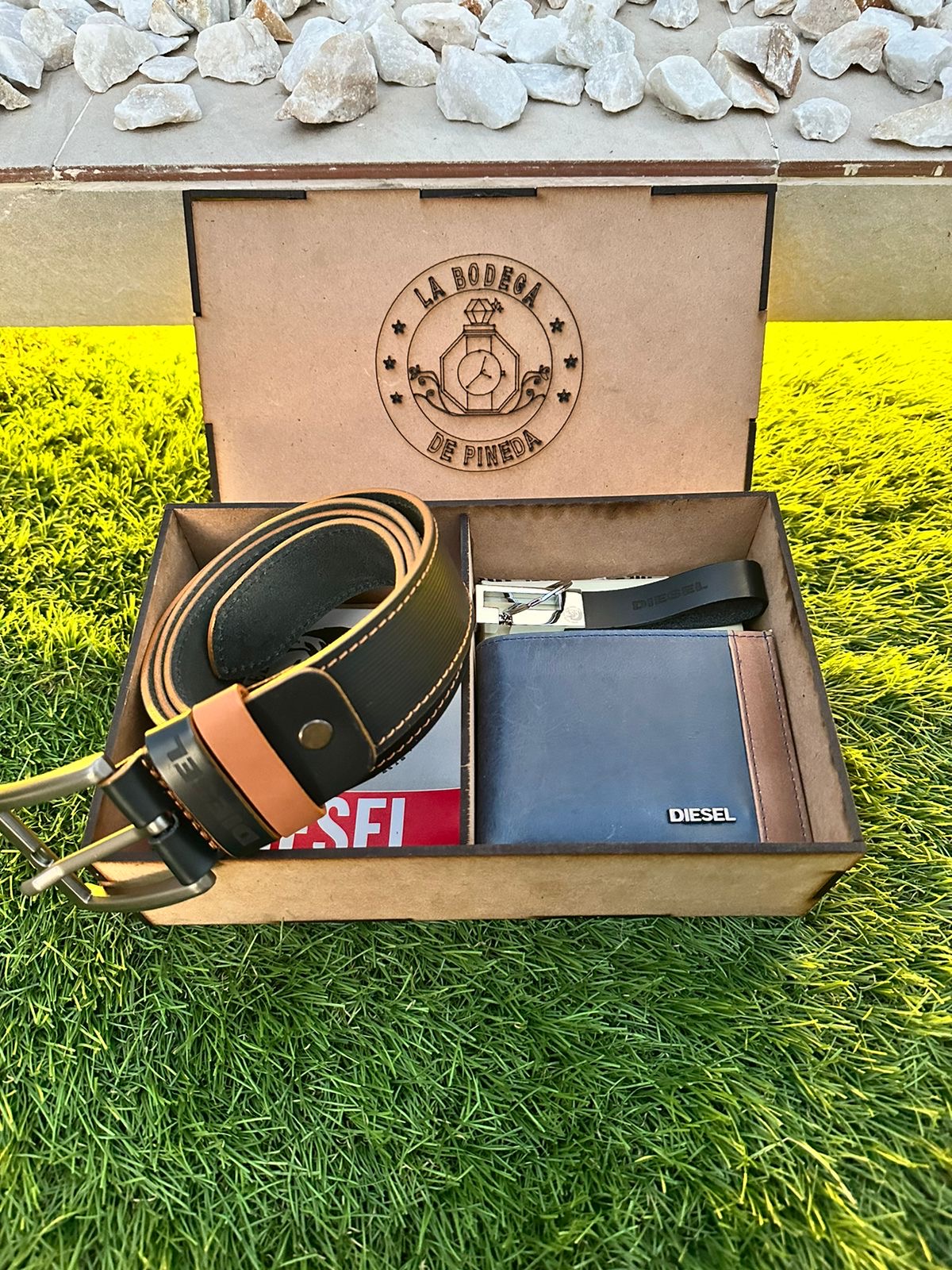 Set Billetera, correa, llavero, estuche en madera (100 % cuero)